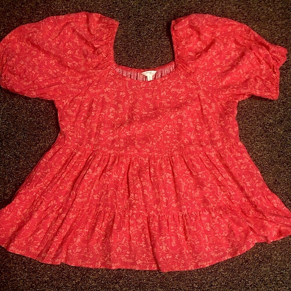Vibrant spring top.